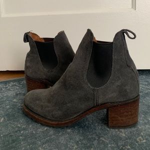 Frye Chelsea boot